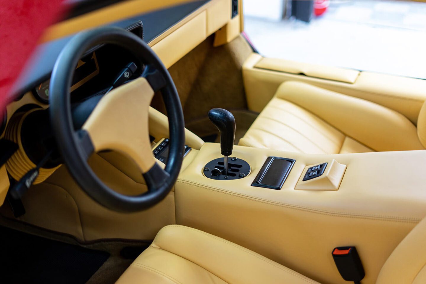 Lamborghini po renowacji skórzanej tapicerki samochodowej