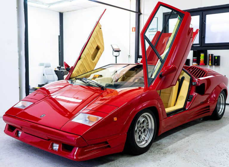 Lamborghini po renowacji jasnej tapicerki skórzanej