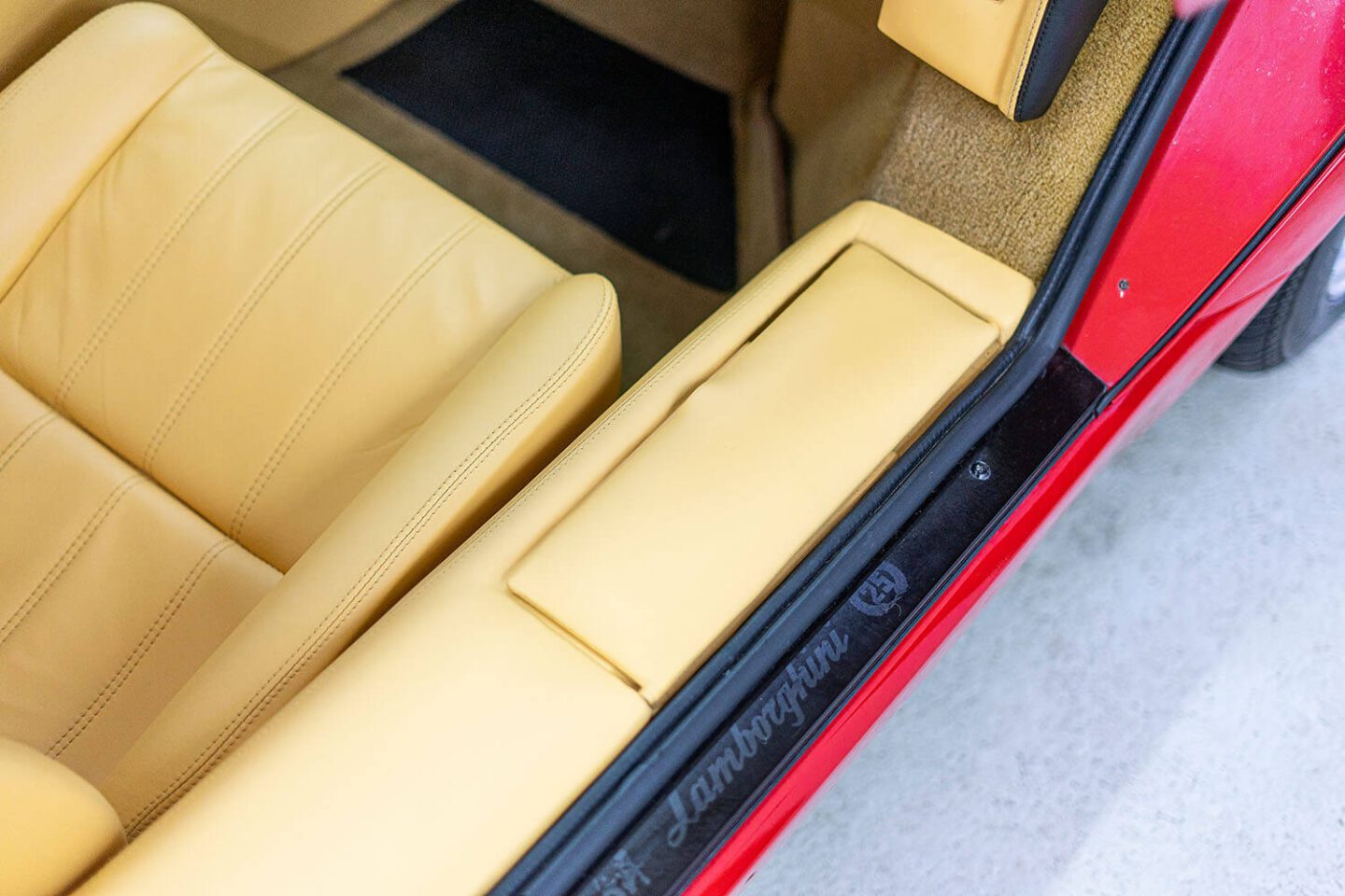 Tapicerka skórzana po renowacji w Lamborghini