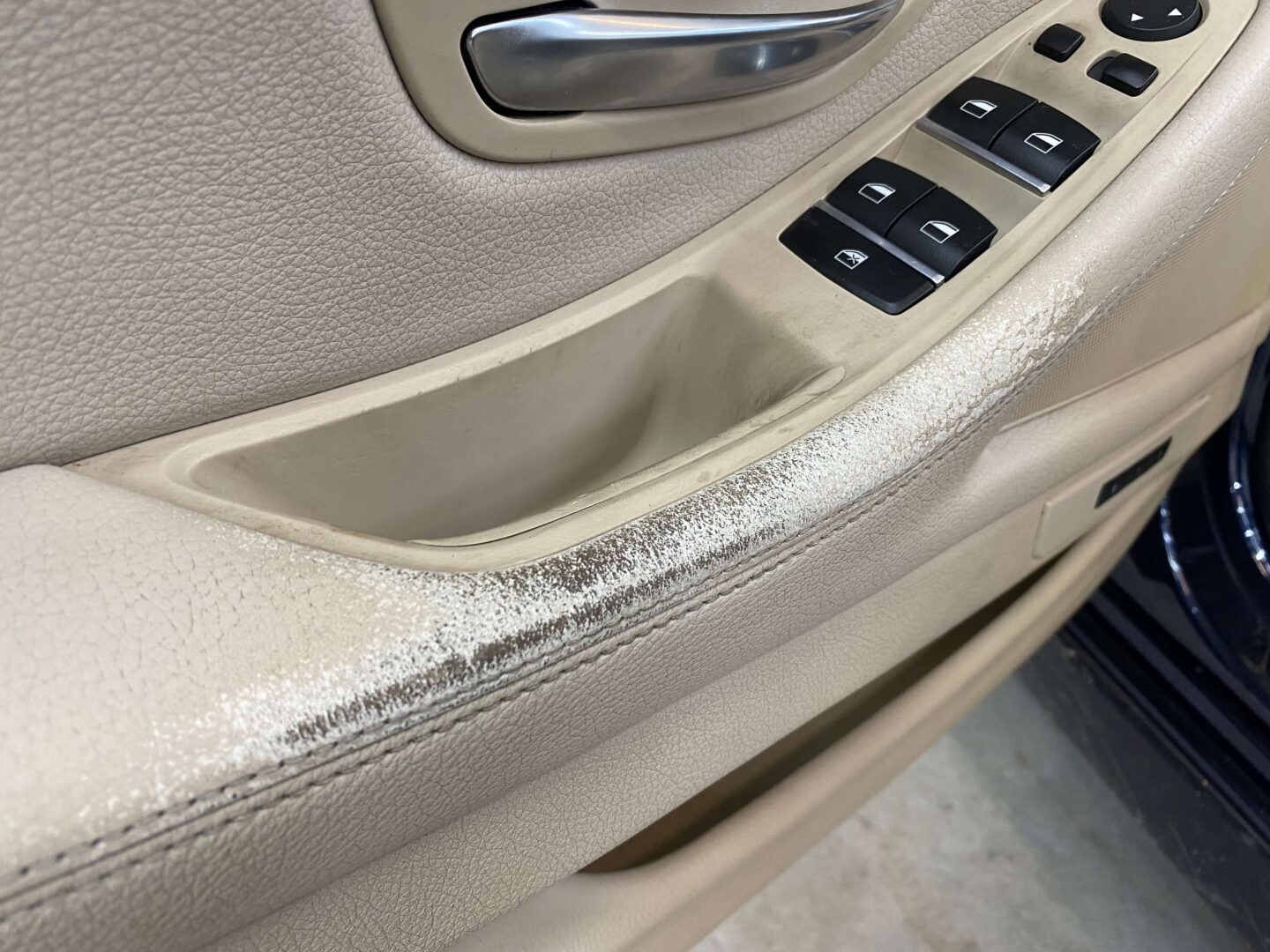 Renowacja skóry samochodowej