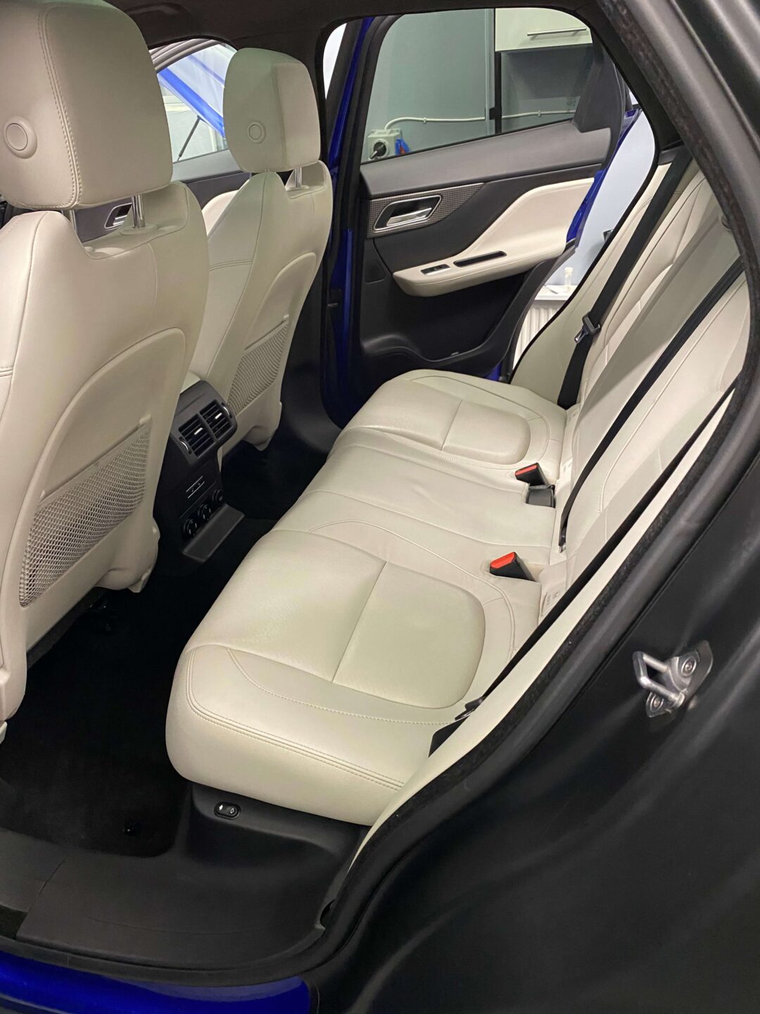 Skórzana tapicerka samochodowa po renowacji