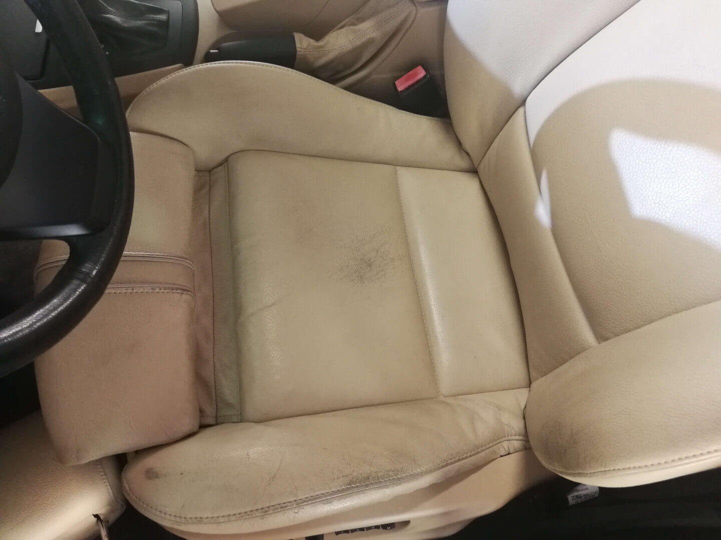 BMW X3 zniszczony fotel kierowcy do odnowienia