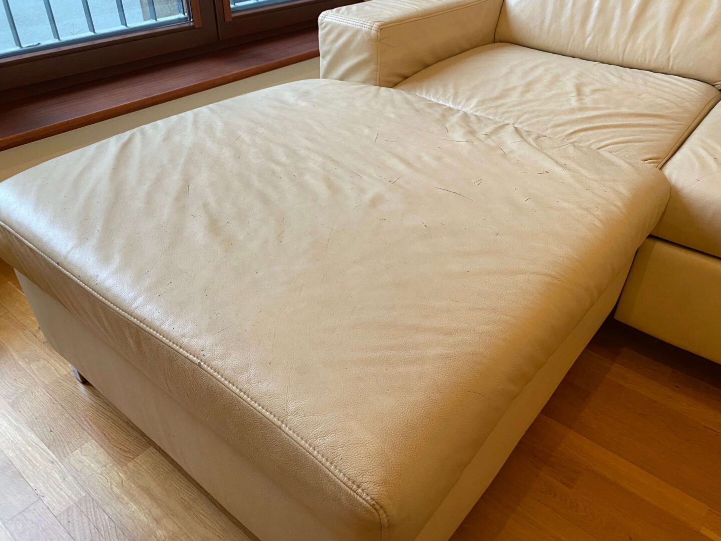 Kanapa skórzana przed odnowieniem