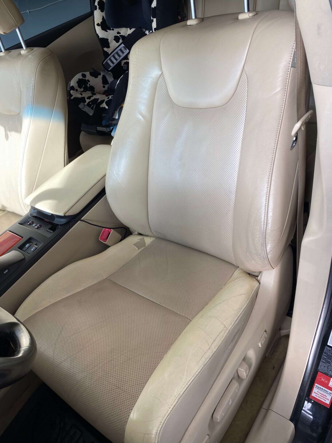 Skórzany fotel z Lexus RX350 do odnowienia