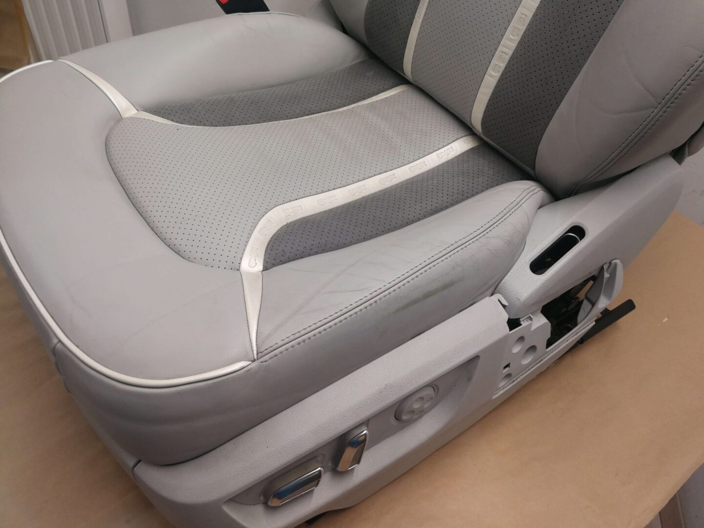 Konserwacja skóry w samochodzie