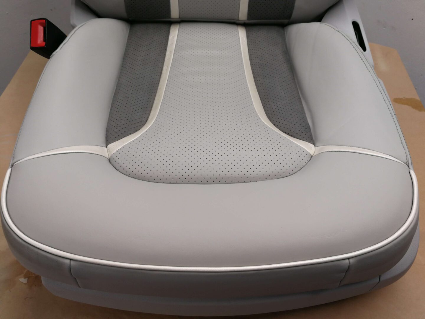 Konserwacja skóry w samochodzie