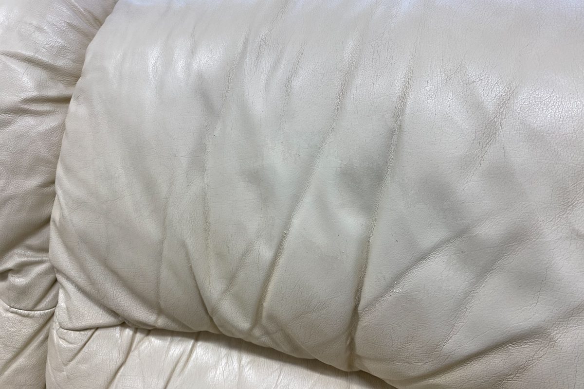 oparcie skórzanej sofy przed renowacją