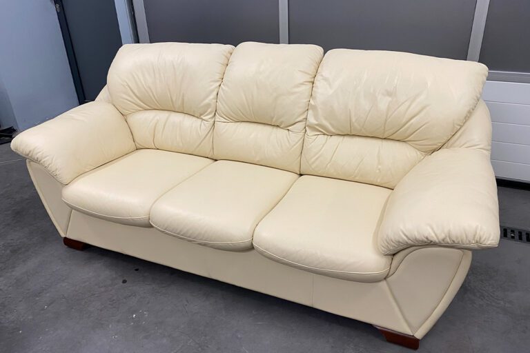 jasna skórzana sofa po renowacji